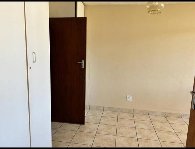 2 BEDROOM APARTMENT FOR SALE IN SUNNYSIDE